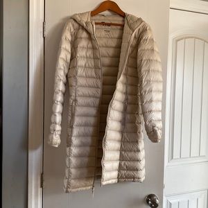 Tna packable puff beige small